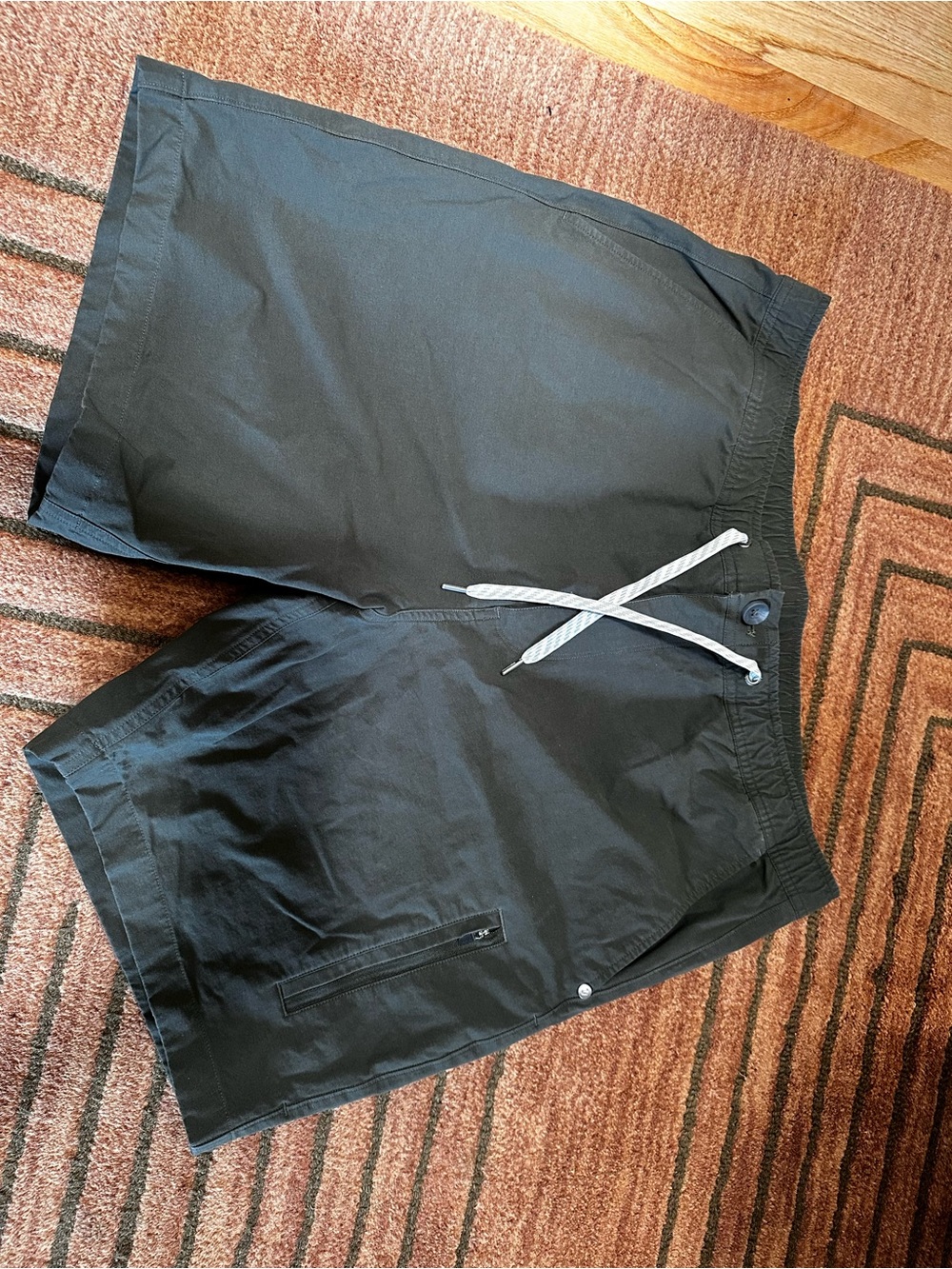 Vuori Men’s Ponto Olive Green Shorts